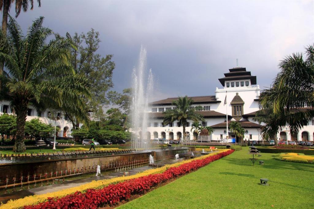 Andelir Hotel Bandung Buitenkant foto