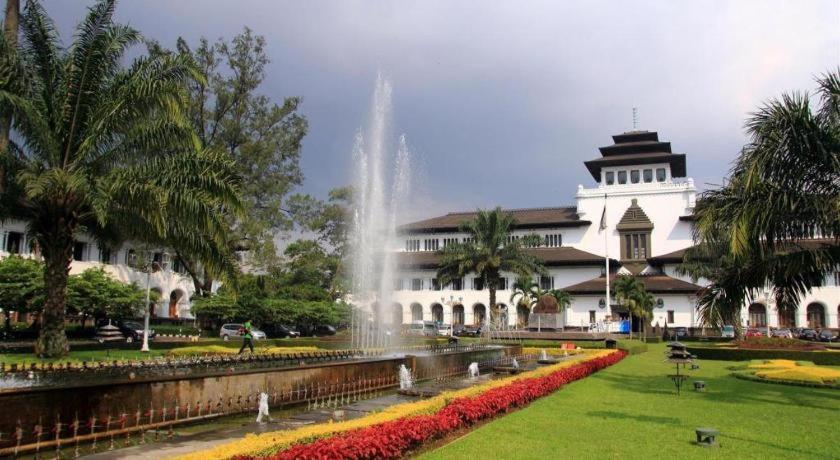 Andelir Hotel Bandung Buitenkant foto